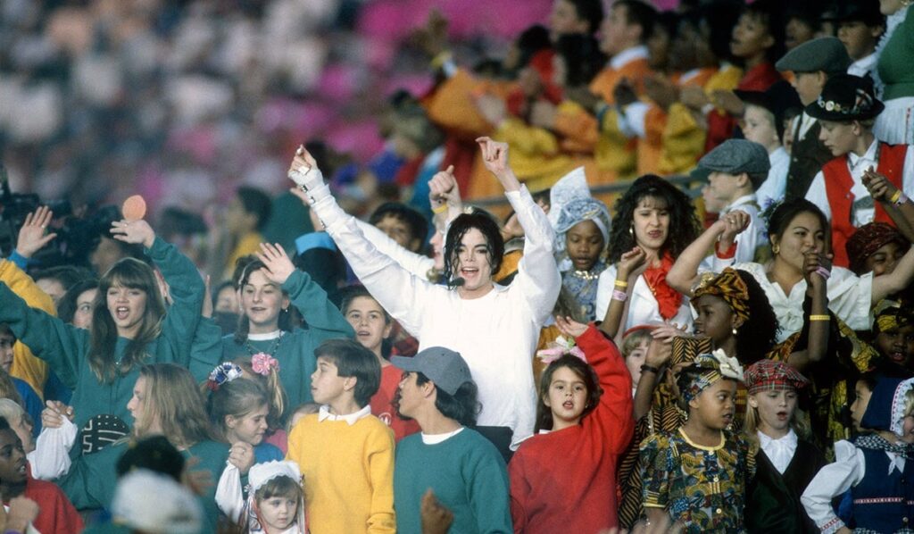 577017069_1271472345016173_1432391846188774843_n-1024x598 Heal the World: A História e o Legado do Hino Humanitário de Michael Jackson